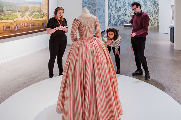 Visitors to Versailles Binaural Audio Experience – The Met
